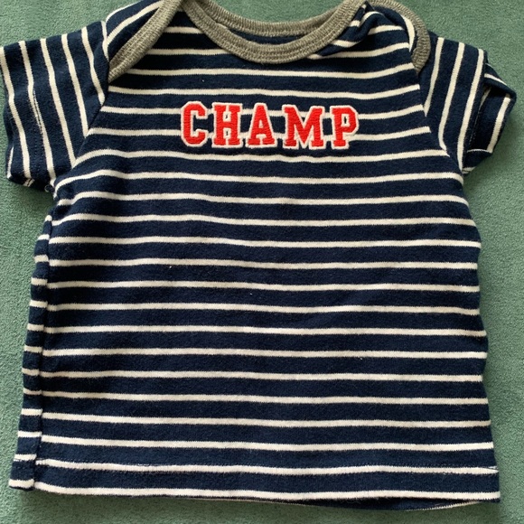 3/$25 baby bundles Carter’s and Duck Duck Goose - Picture 6 of 6